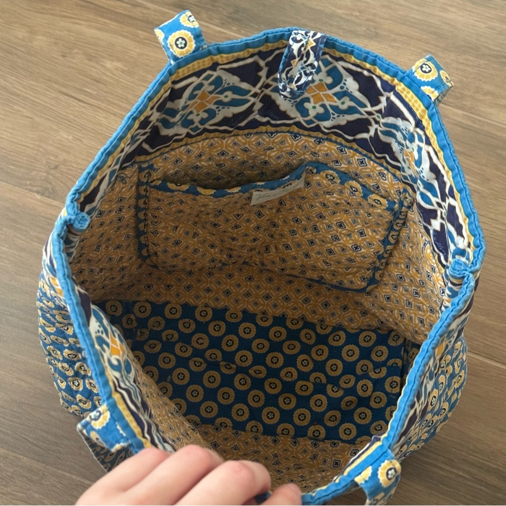 VERA BRADLEY Riviera Blue Mosaic Tote Bag - Picture 6 of 6